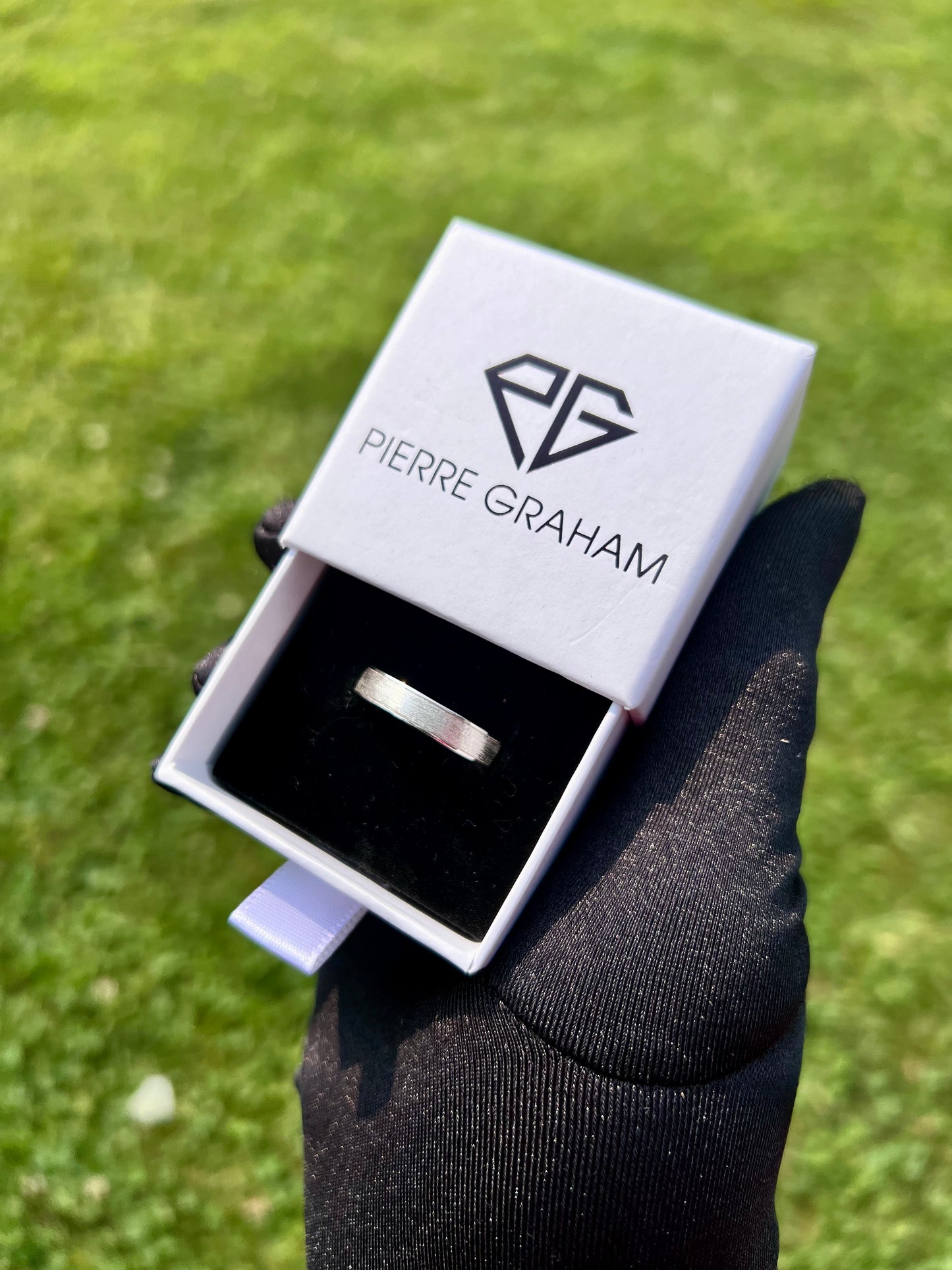 The Ezel Minimalist Ring in 925 Sterling Silver