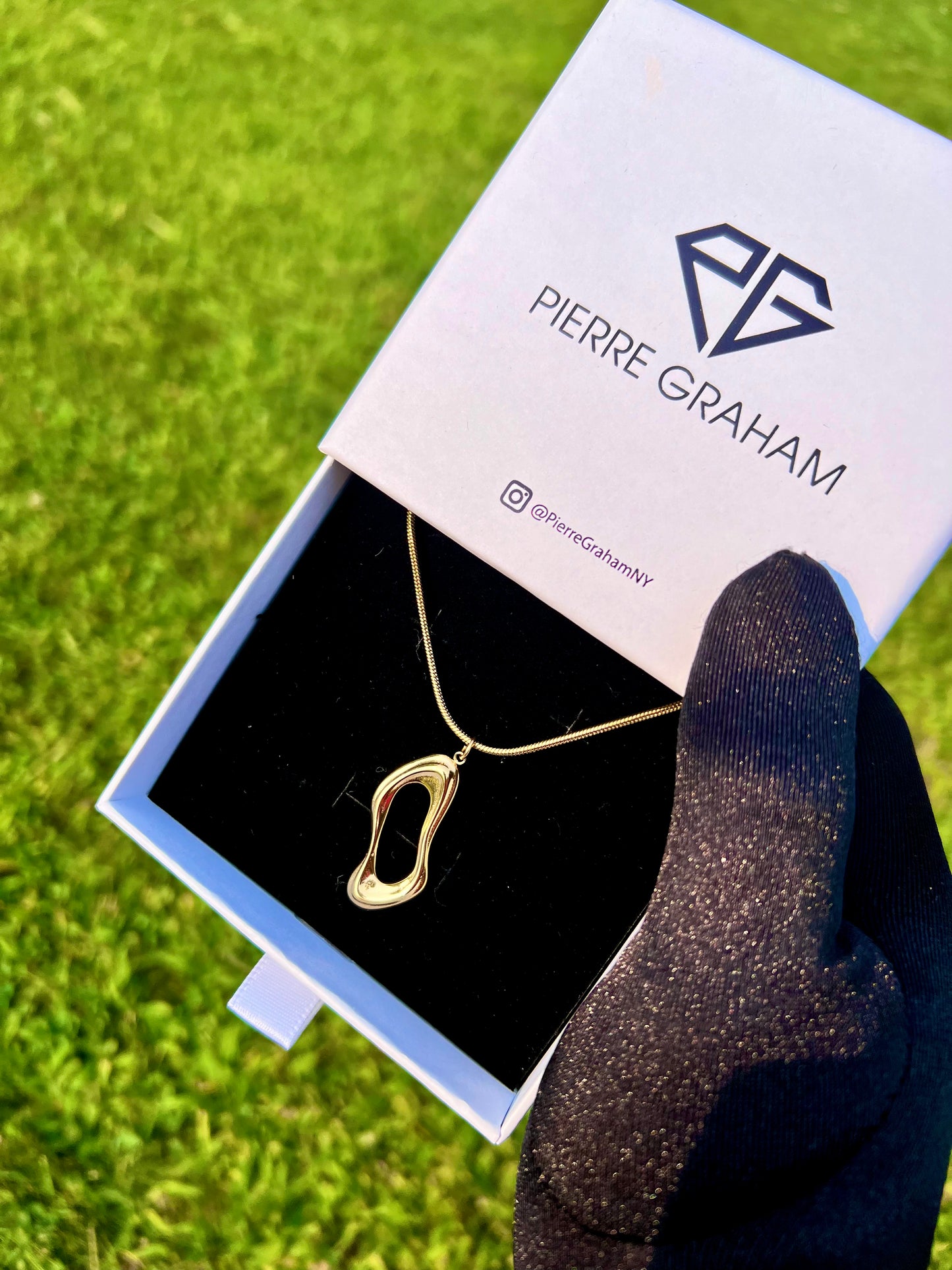The Orla Abstract Pendant Necklace in 18K Gold