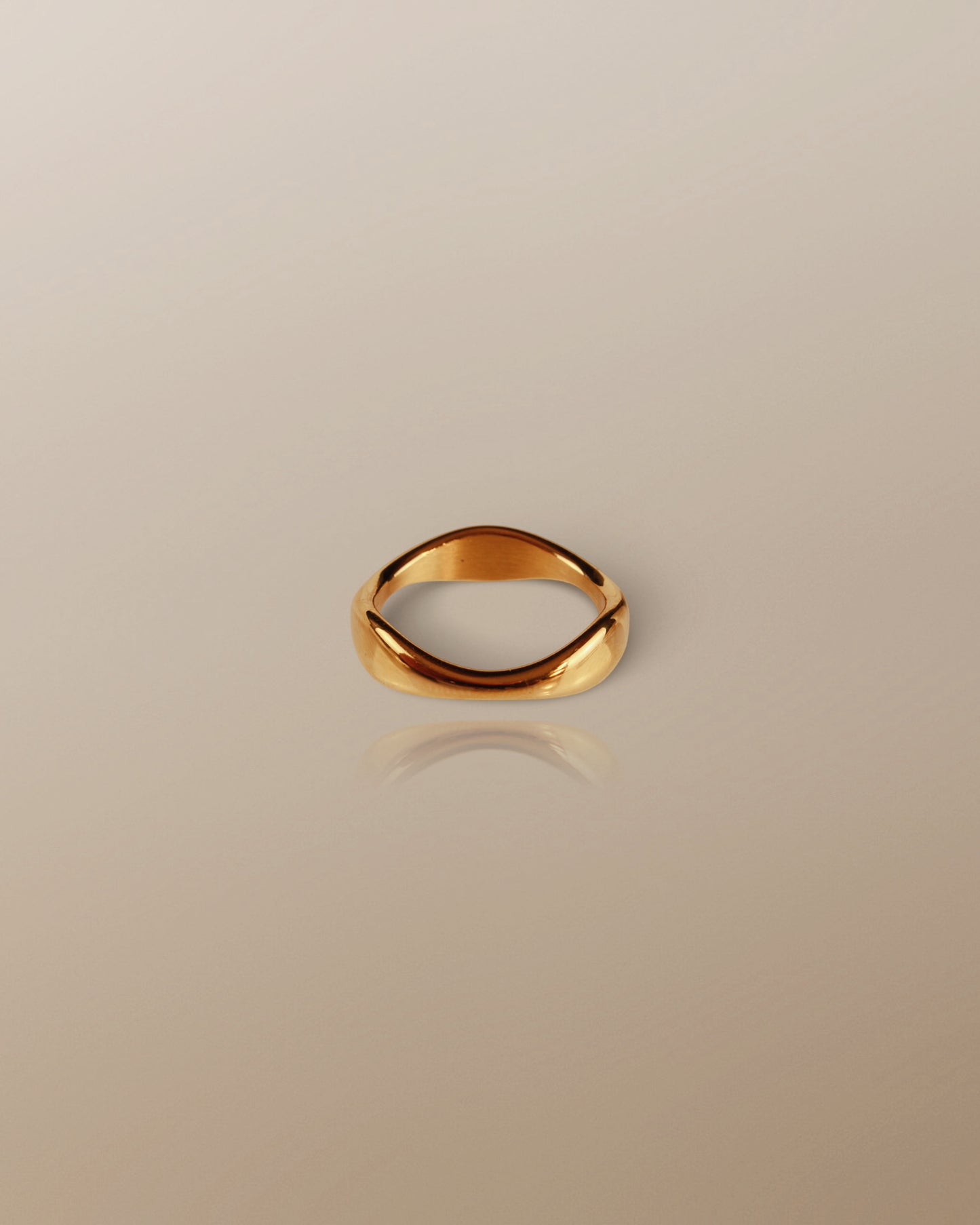 The Molten Minimalist Ring in 18K Gold
