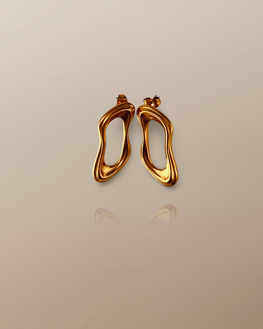 The Orla Abstract Oval Earrings in 18K Gold