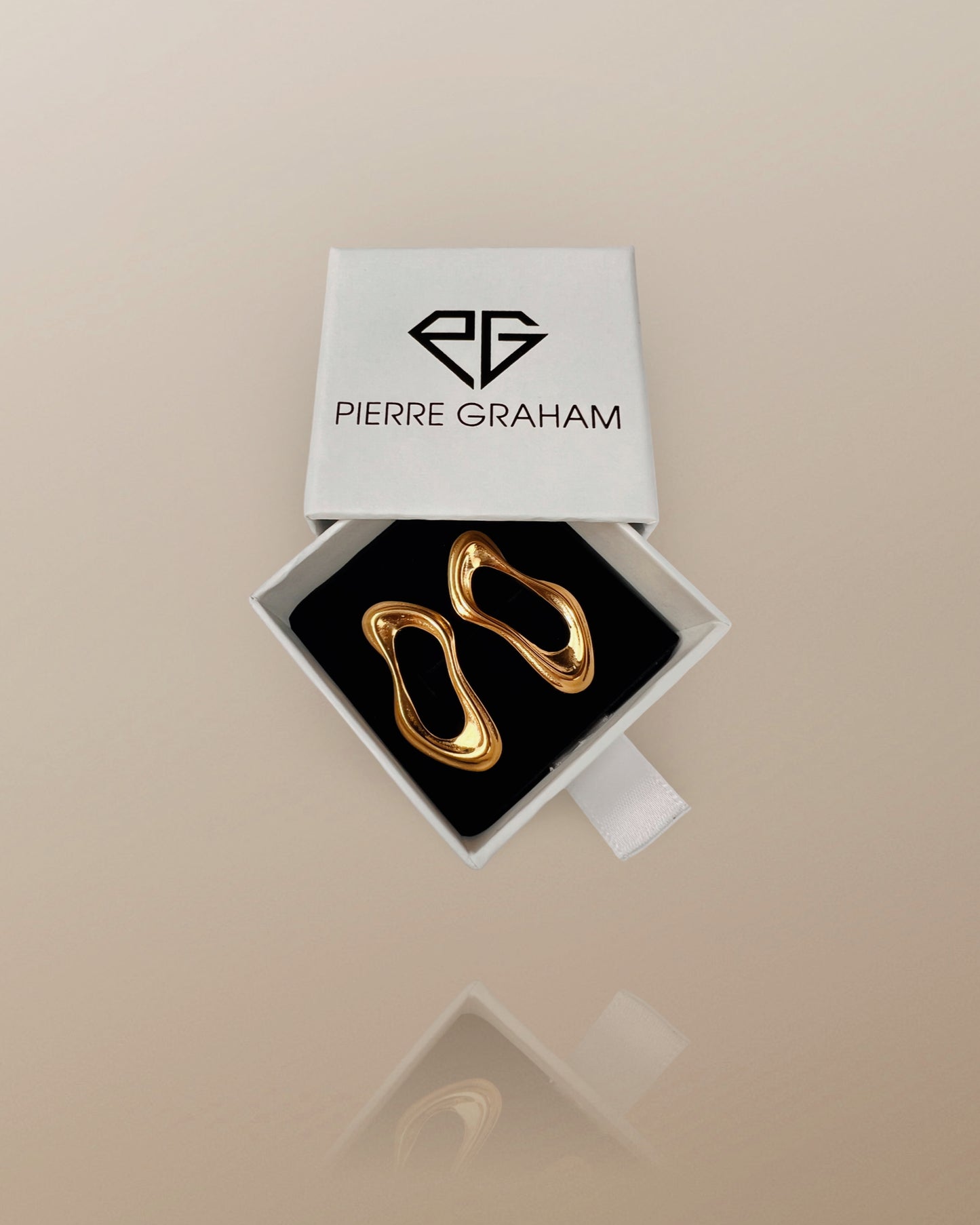 The Orla Abstract Oval Earrings in 18K Gold