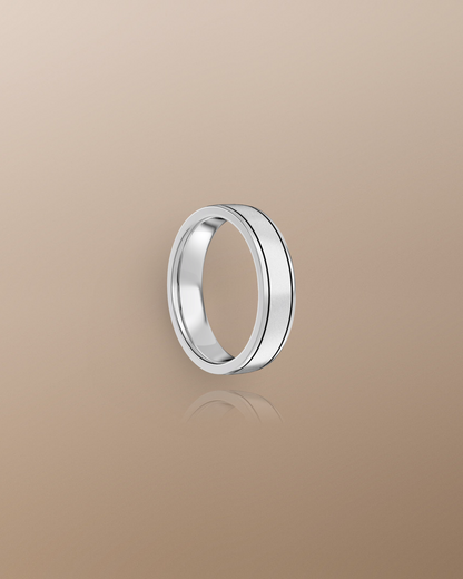 The Ezel Minimalist Ring in 925 Sterling Silver