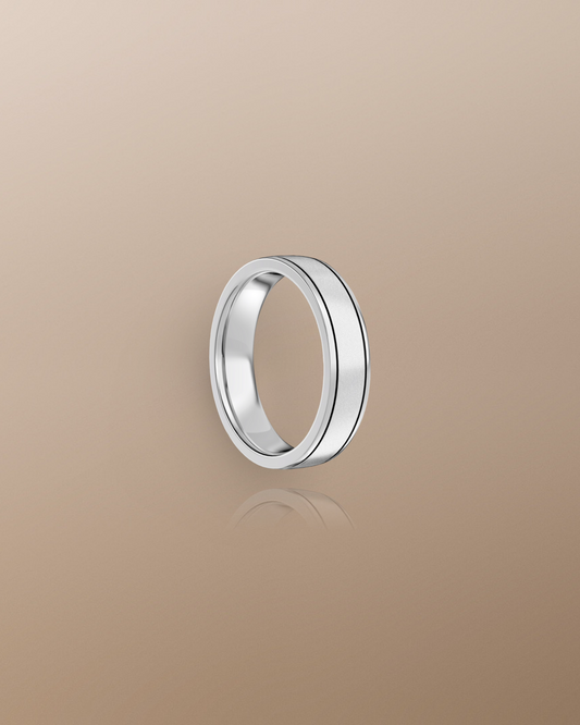 The Ezel Minimalist Ring in 925 Sterling Silver
