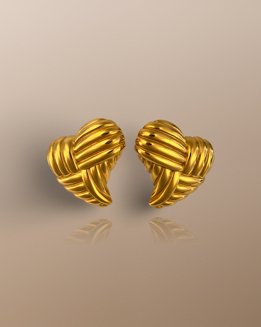 The Raina Ribbed Heart Earrings in 18K Gold