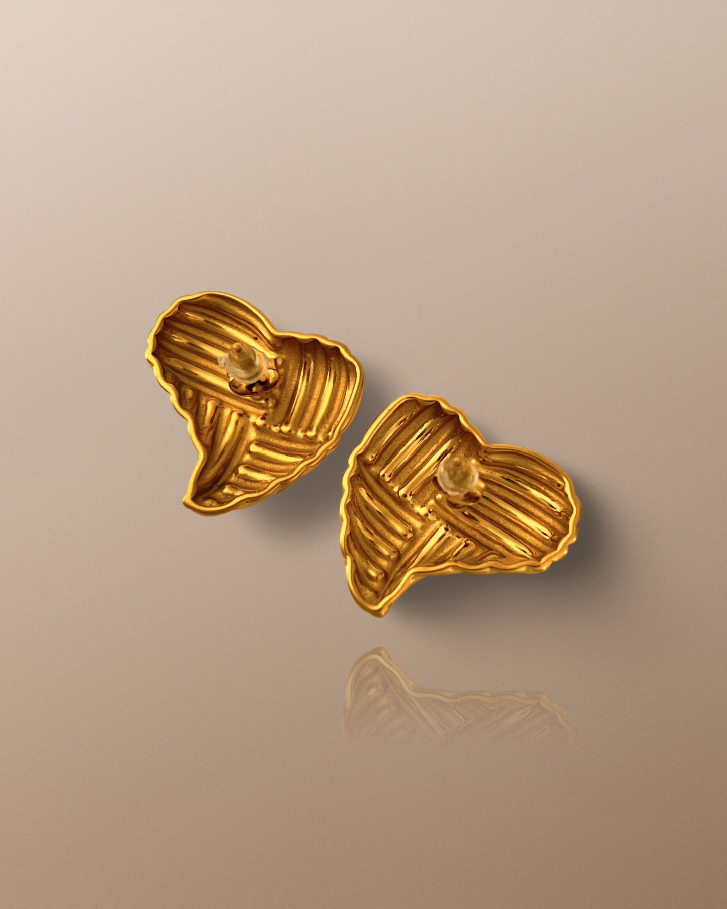 The Raina Ribbed Heart Earrings in 18K Gold