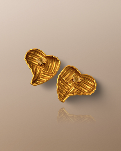 The Raina Ribbed Heart Earrings in 18K Gold